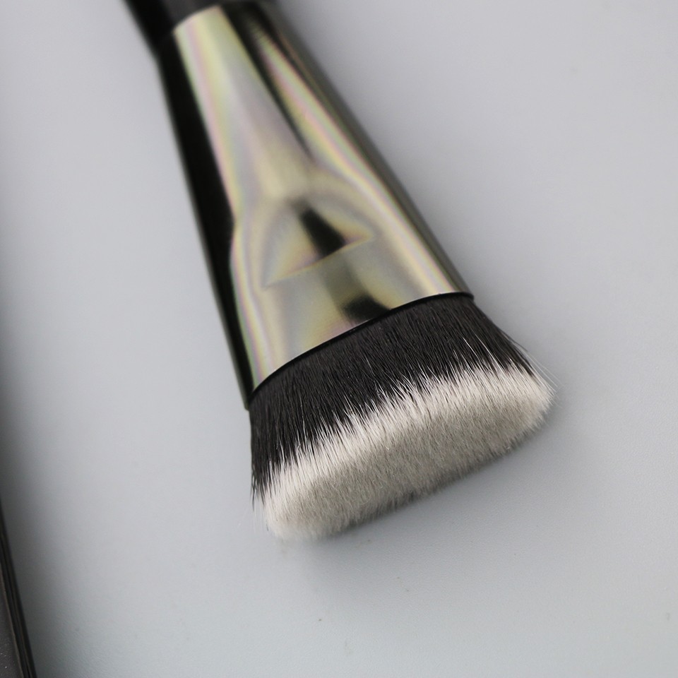 single makeup brush