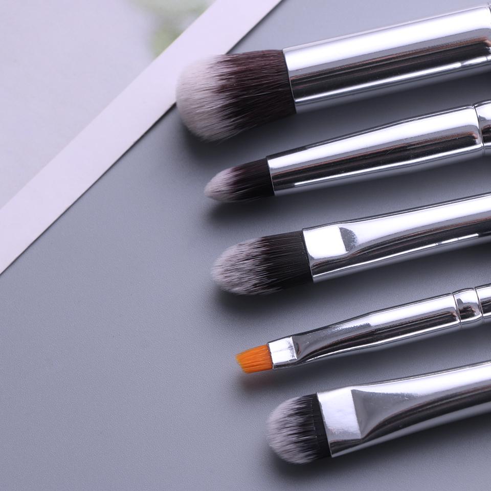 make up brushes for crafting
